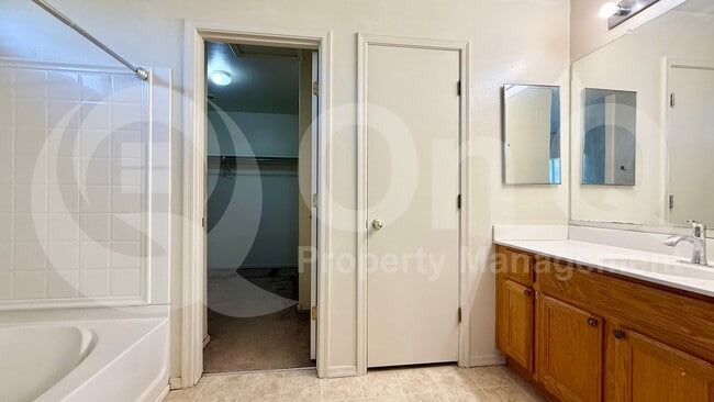 Building Photo - 4170 E Sheffield Ave