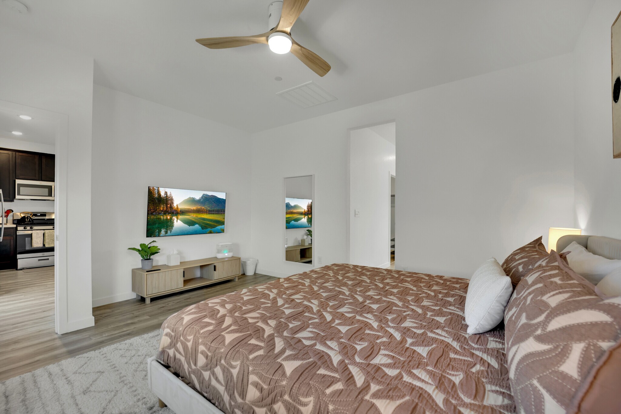 55" Samsung TV - 9440 Sequoia Ridge Ave