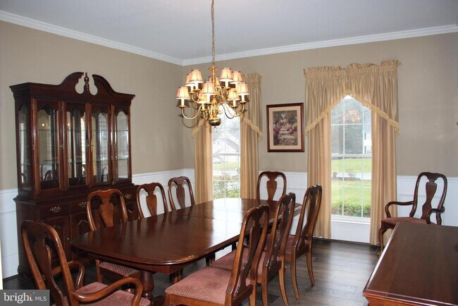 Building Photo - 176 S Patricia Dr