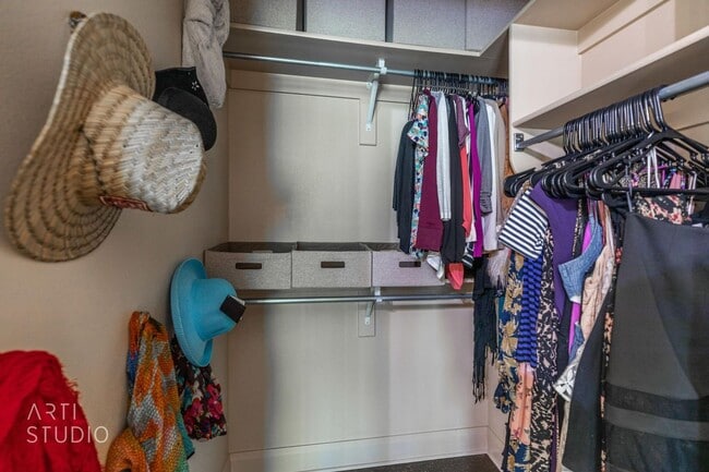 Building Photo - Washington 3 Bedroom Townhome