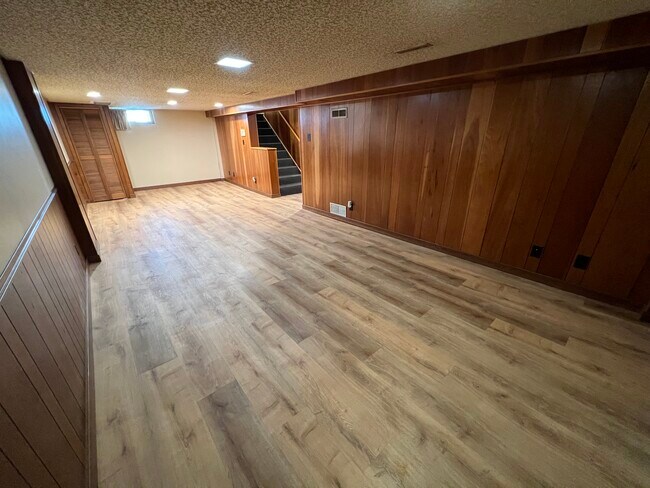 Building Photo - 114 10 1/4 St SE