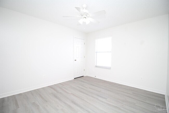 Building Photo - 5865 Dandelion Ln