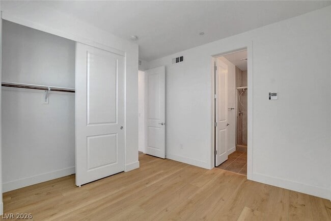 Building Photo - 670 Grey Saker St