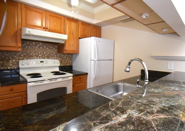 Building Photo - 7091 Golf Colony Ct