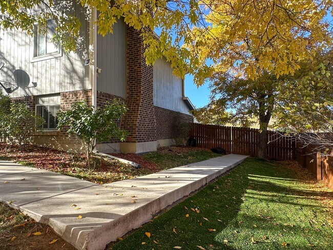 Building Photo - Updated Single-Family Home with Large Back...