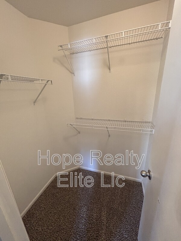 Building Photo - 7640 Fiona Ln