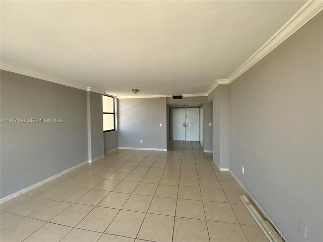 Building Photo - 1470 NE 123rd St