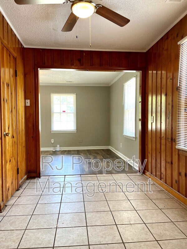 Building Photo - 4095 Chelsea Ave