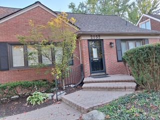 Building Photo - 2152 Pembroke Rd