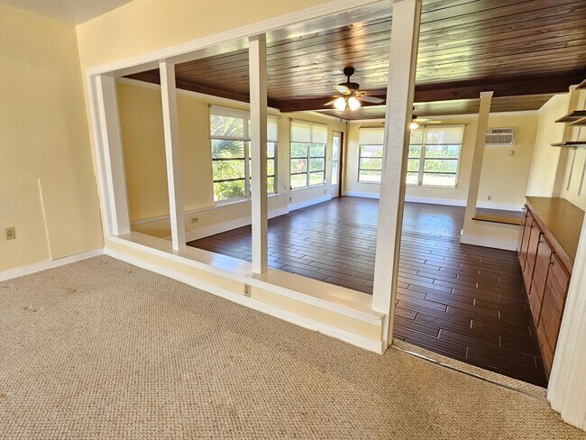 Building Photo - Venice Island – North of Venice Ave - Annual Single Family Home– Minutes from Venice Beach, Mains...