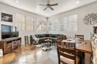 Building Photo - 2612 Carnarvon Ln