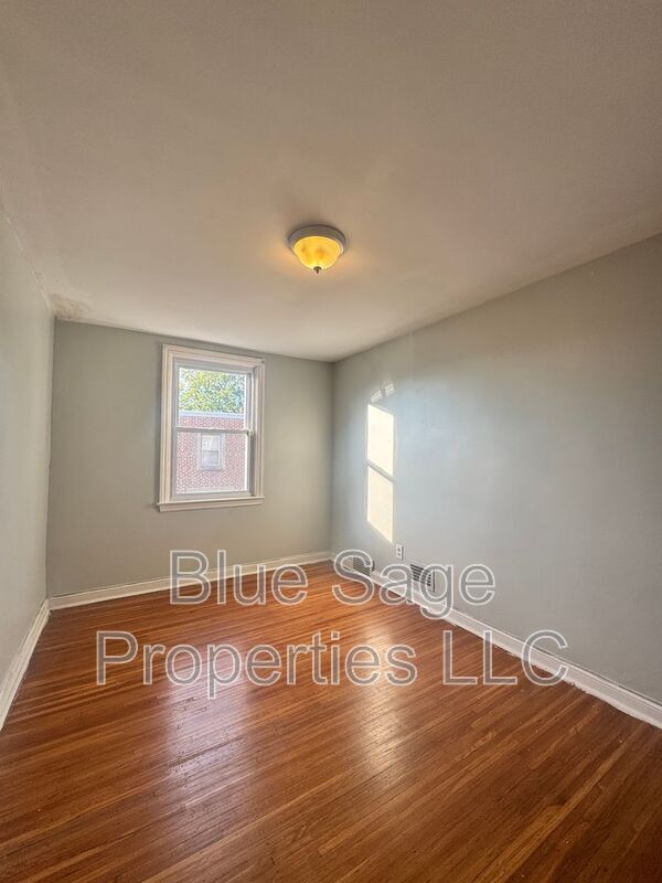 Building Photo - 2304 Bond Ave