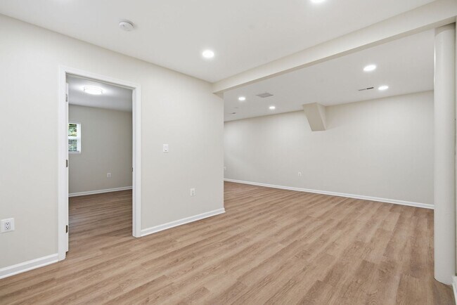 Building Photo - 18 Grandin Cir