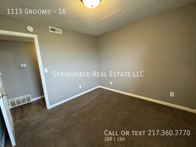 Building Photo - 1113 Grooms-16