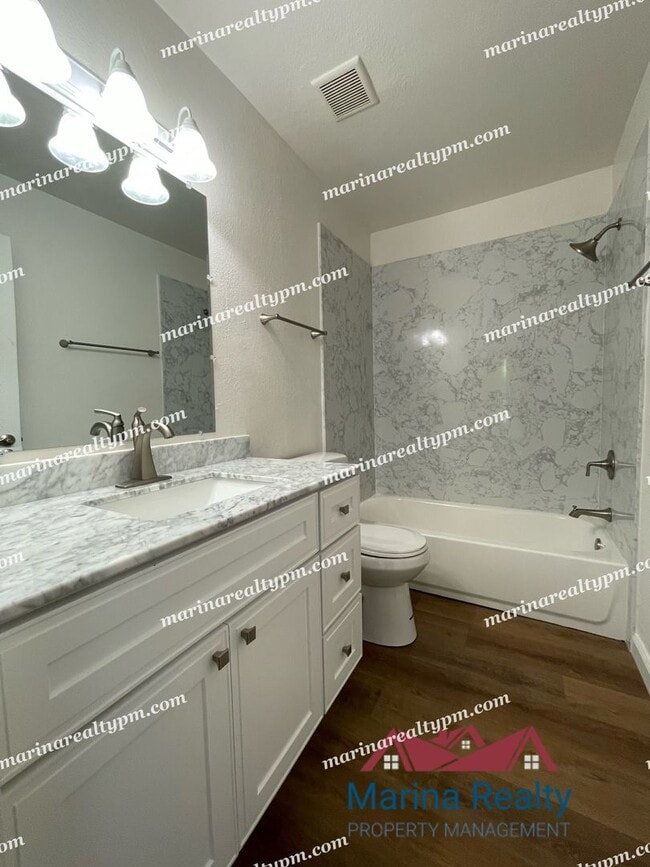 Building Photo - 211 Del Luz Ct