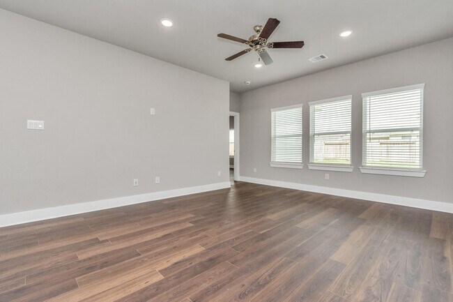 Building Photo - The Maple – Spacious Design, Exceptional L...