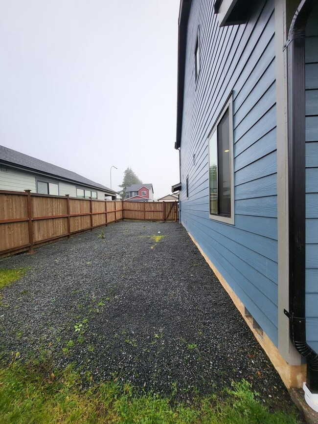 Building Photo - 3 Bedroom 2.5 Bath Home in Winlock