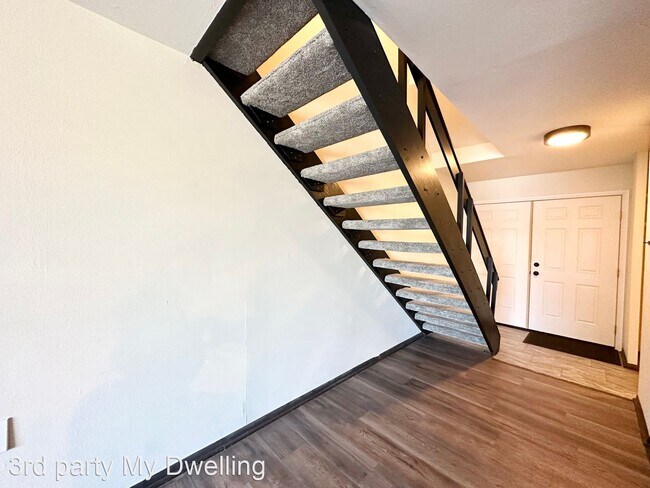 Building Photo - 2 br, 1.5 bath House - 11958 W Mill Rd. #16