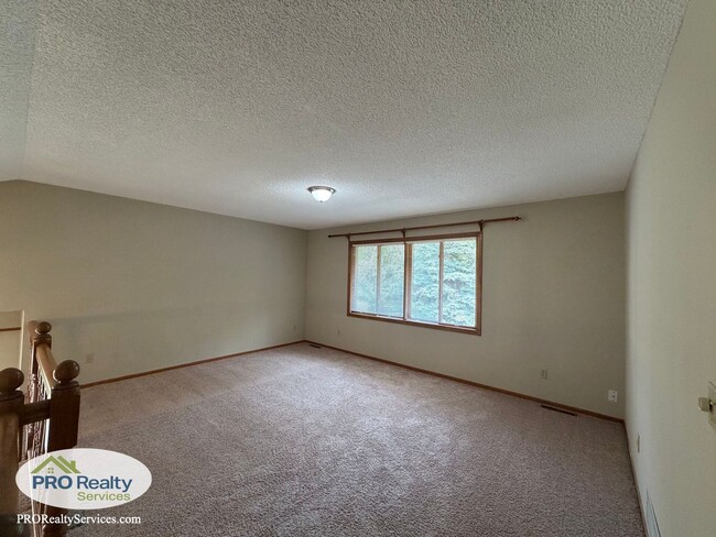 Building Photo - 5642 Royal Oaks Dr