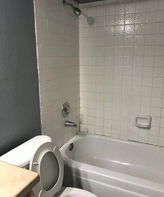 Building Photo - 2 Bed and 1 bath located in 89115!