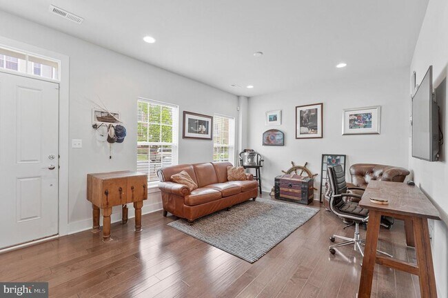 Building Photo - 14803 Retreat Blvd