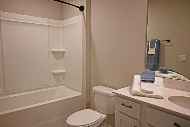 Building Photo - Spacious Elegance Meets Modern Comfort In ...