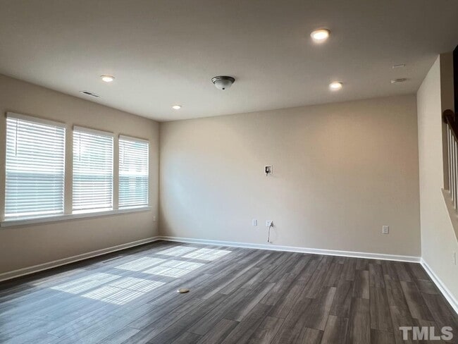 Building Photo - 3 Bedroom 2.5 Double Garage Townhome for Rent