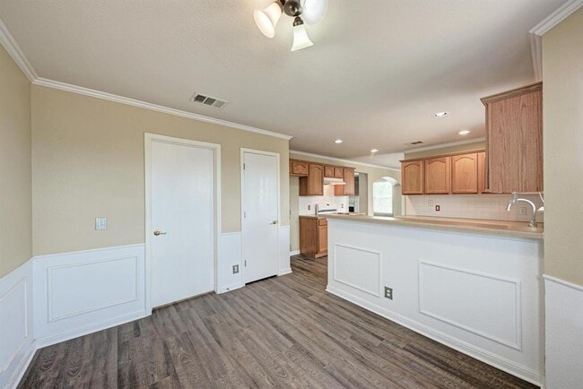 Building Photo - 903 Estate Dr