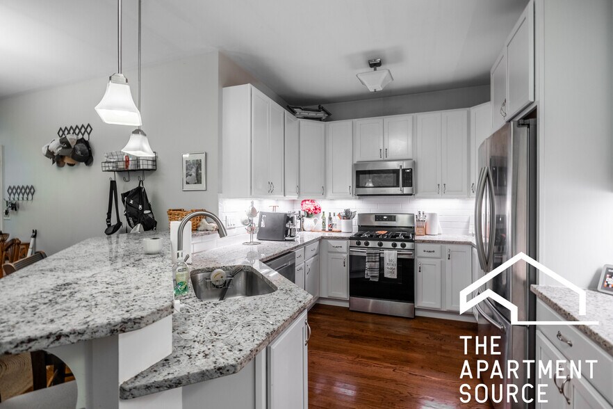 Building Photo - 2321 N Lister Ave