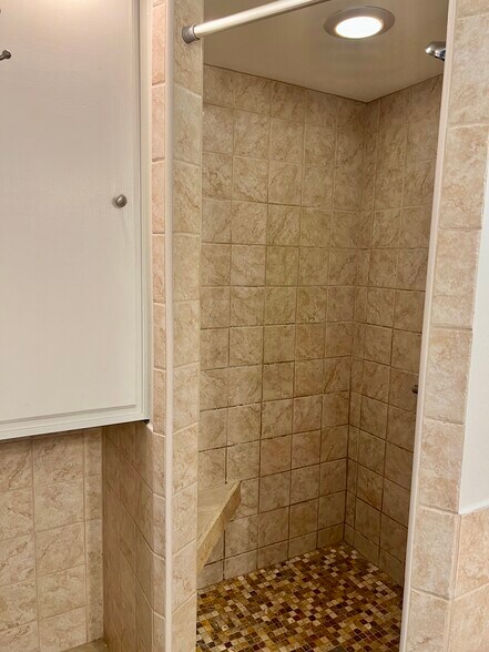 Primary bath - 6446 Dartmouth Ave N