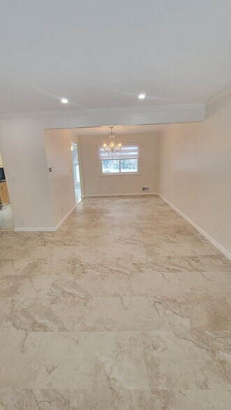 Building Photo - 15 Windsor Rd