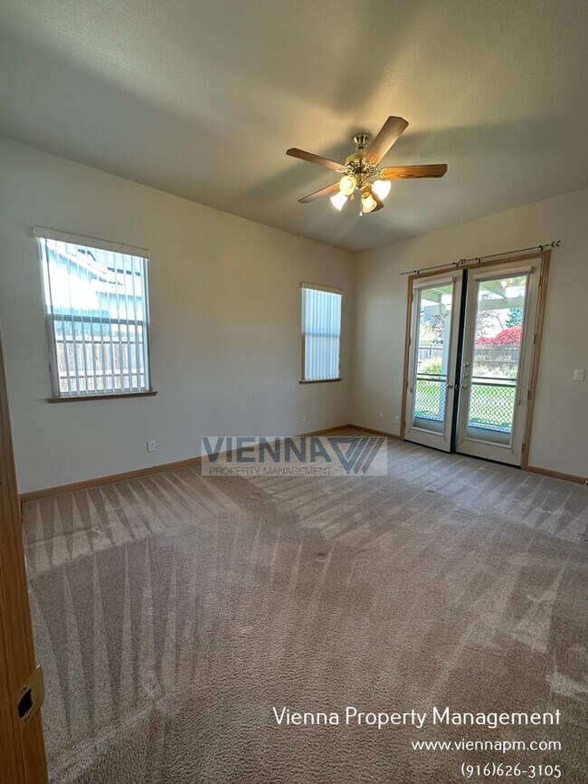 Building Photo - Gorgeous Lincoln Home in Great Neighborhood!