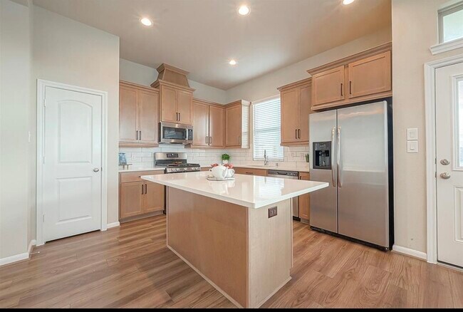 Building Photo - 8700 Laurel Crest Dr