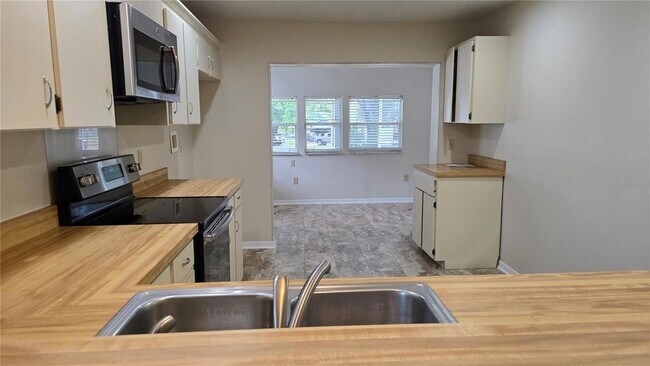 Building Photo - 1657 Tremont Ln