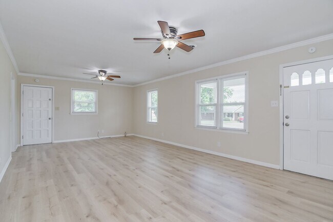 Building Photo - 3 Bedroom Ranch
