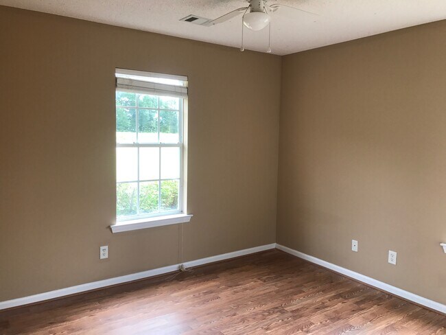 Building Photo - 814 King Arthur Dr