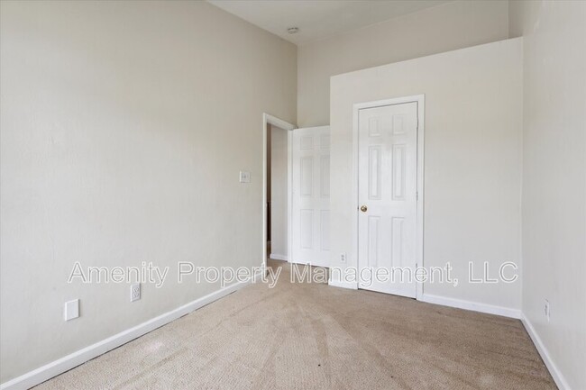 Building Photo - 400 Monument Ct