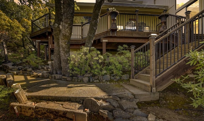 Building Photo - 6175 View Ridge Dr
