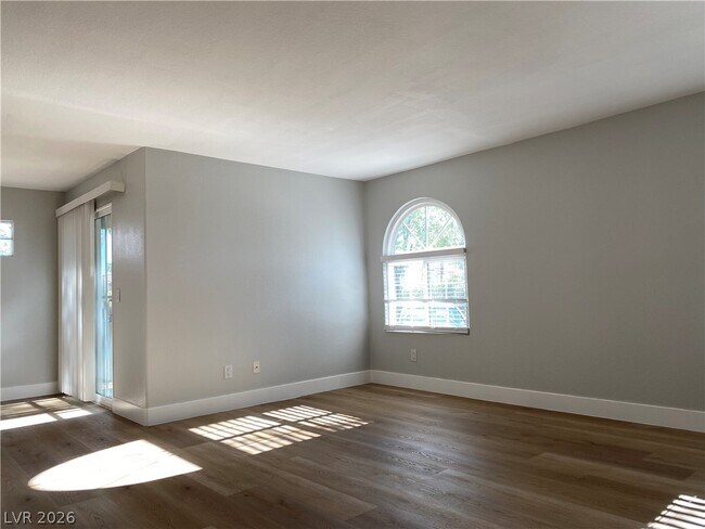 Building Photo - 3145 E Flamingo Rd