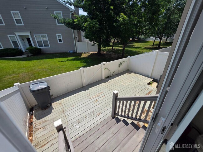 Building Photo - 1301 Dahlia Cir