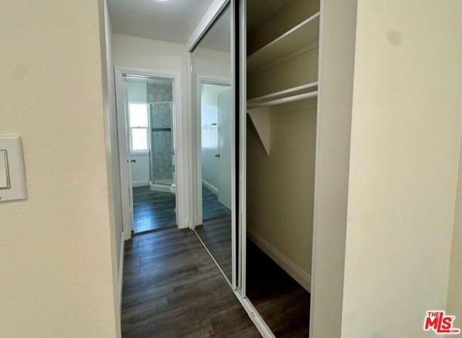 Building Photo - 2040 S Sherbourne Dr