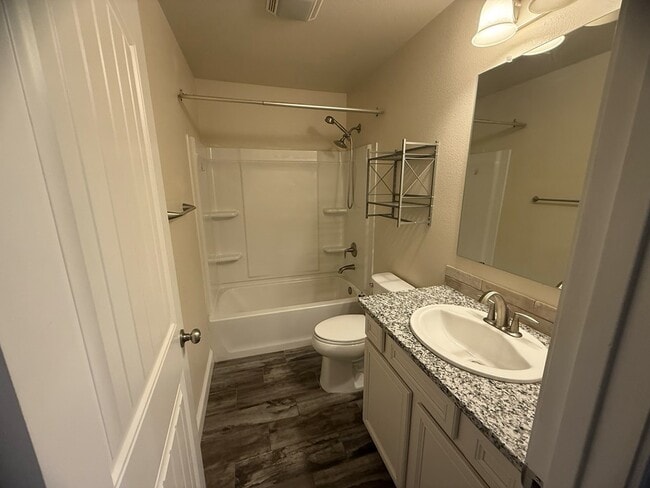 Building Photo - 1001 E 95th St