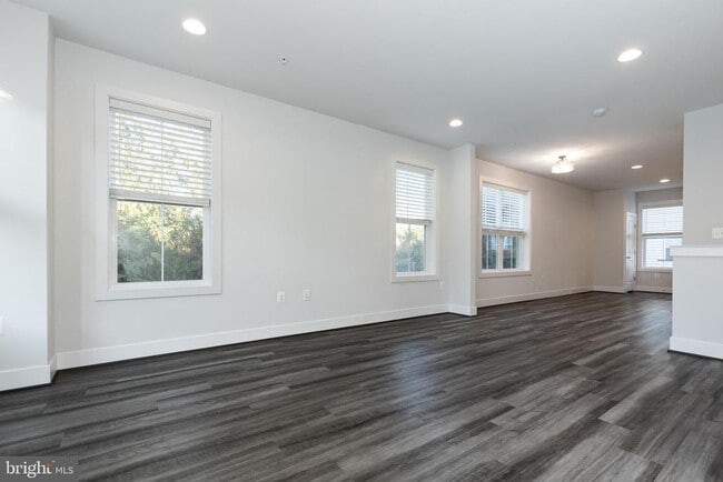 Building Photo - 12731 Vuillard St