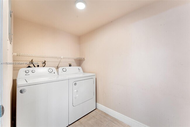 Building Photo - 8045 SW 21st Ct
