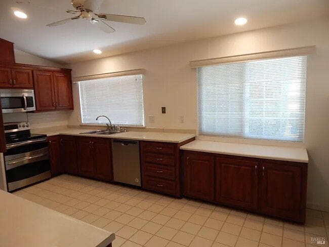 Building Photo - 400 Seville Pl