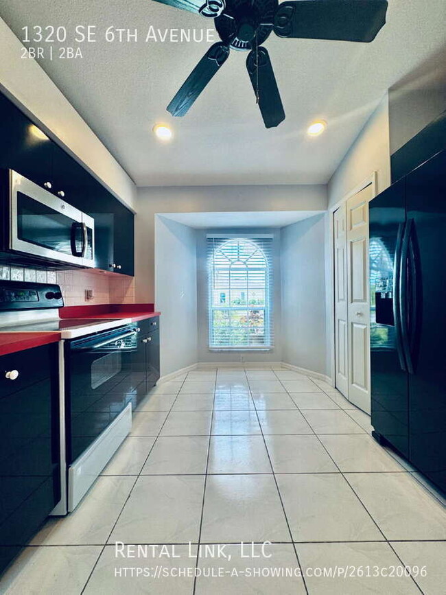 Building Photo - 1320 SE 6th Ave