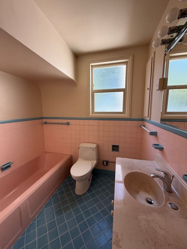 Building Photo - 4BD/3BA Two-Story Home | Flexible Layout + Big Backyard