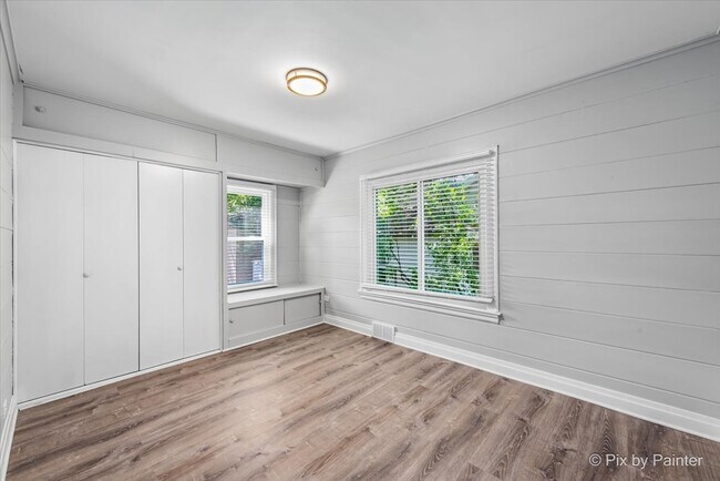 Building Photo - 24060 N Lakeside Dr
