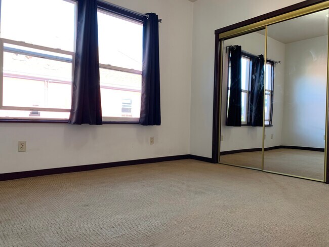 Building Photo - 546 30th St