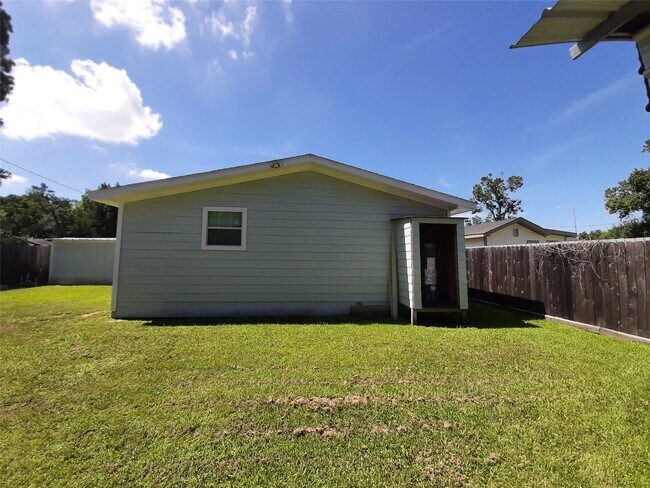 Building Photo - 6115 Glen Lee Dr